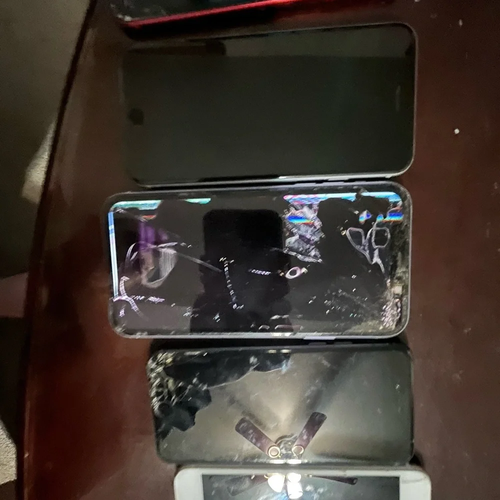 7 DIFFERENT IPHONES! Some locked some unlocked some cracked on back and front! P